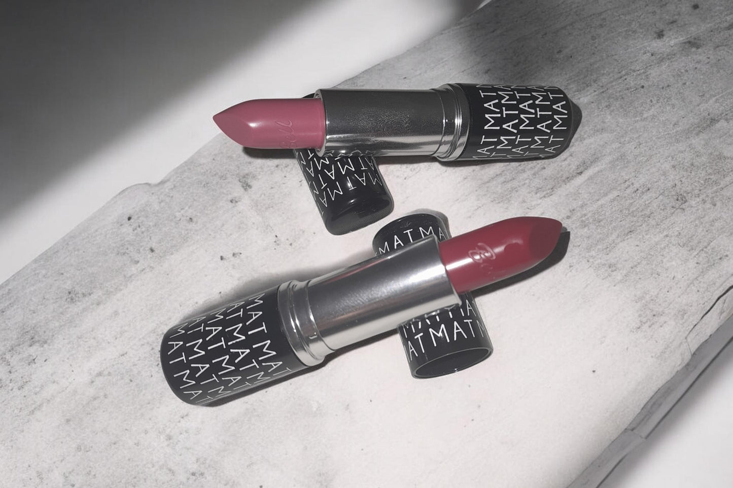 ROUGE À LEVRES MAT AU CHOIX